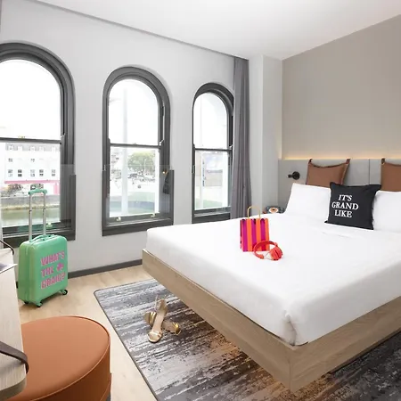 Ξενοδοχείο Moxy 4*