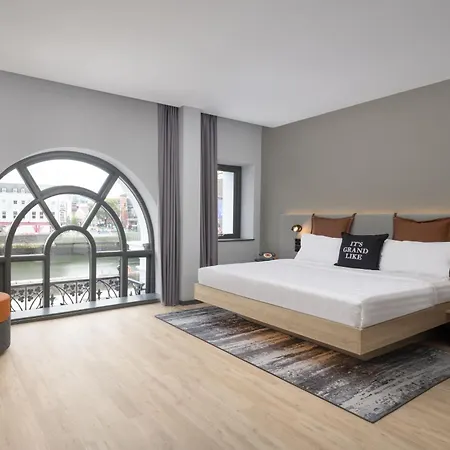 Hotel Moxy 4*