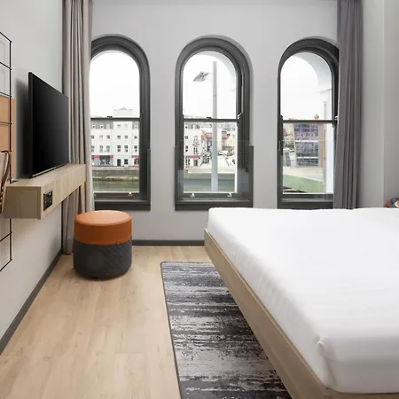 Moxy Hotel 4*