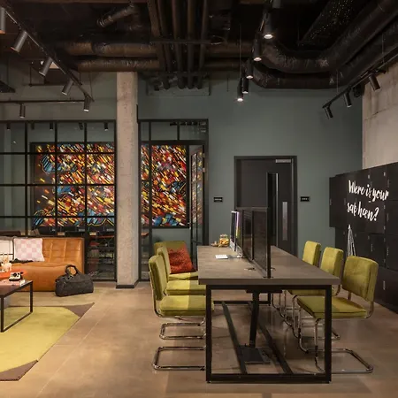 Hotel Moxy 4*