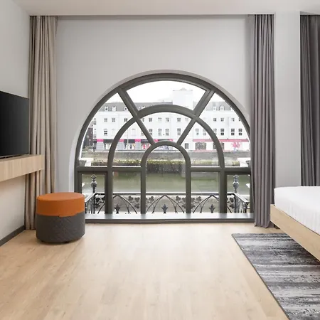 Moxy Hotel