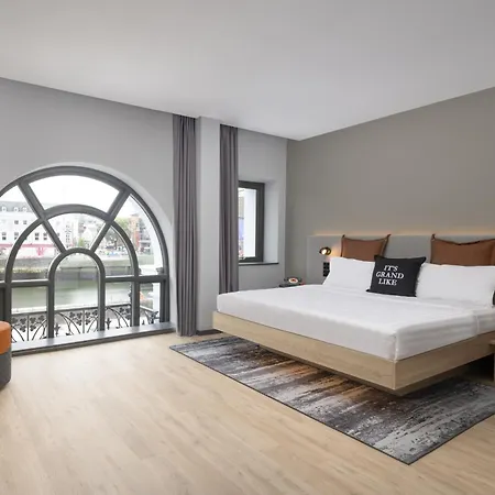 Moxy Hotel
