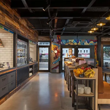 Hotel Moxy 4*