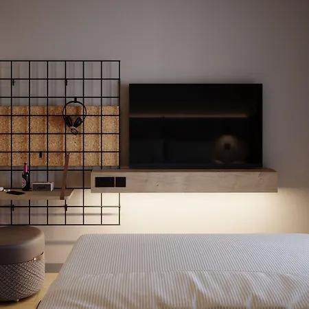 Moxy 3*
