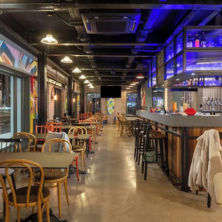 Moxy 3* Cork
