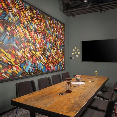 Hotel Moxy 3*