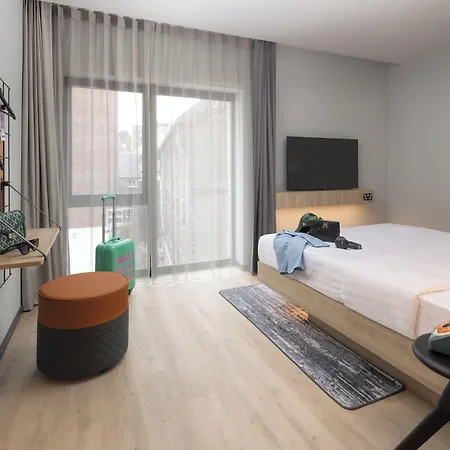 Moxy 3* Cork