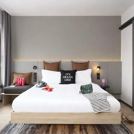 Moxy 3* Cork