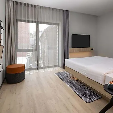 Moxy 3* Cork